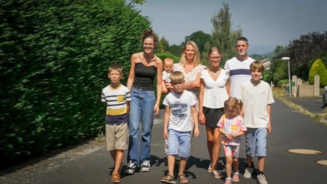 Vignette du programme télé Ma famille extra(ordinaire) - Saison 1