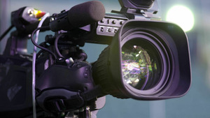 Vignette du programme télé Cartes sur table avec Doukhan