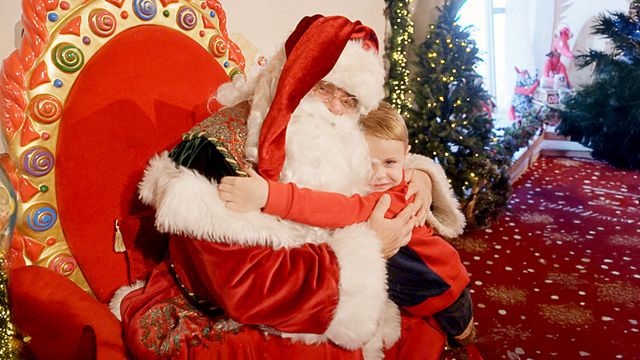 Vignette du programme télé Marchés de Noël en folie et décorations de plus en plus magiques
