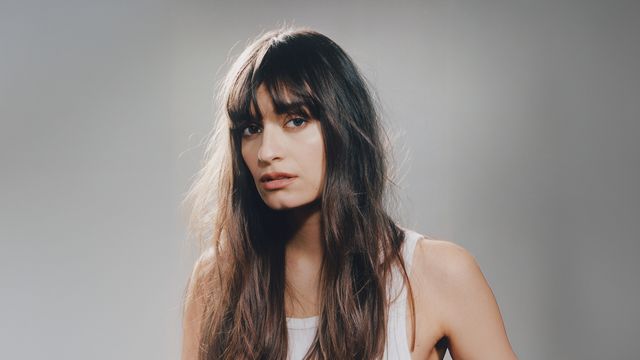 Vignette du programme télé Déambulations - Clara Luciani à Honfleur