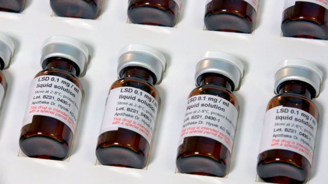 Vignette du programme télé Les psychédéliques, des drogues qui soignent ?