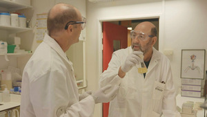 Vignette du programme télé Traquer l'invisible : Nos chercheurs face à la menace mondiale des virus et des bactéries