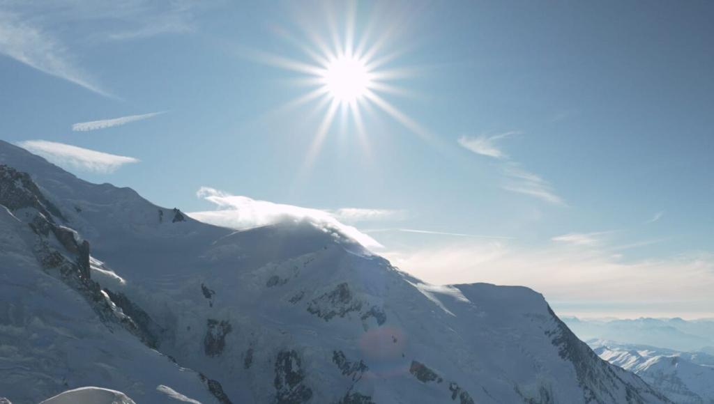 Vignette du programme télé Le Mont-Blanc, les défis du plus haut sommet de France