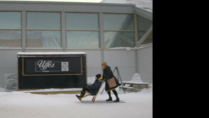 Vignette du programme télé Drôles de villes pour une rencontre (Longyearbyen (Norvège)) S3 (2/3)