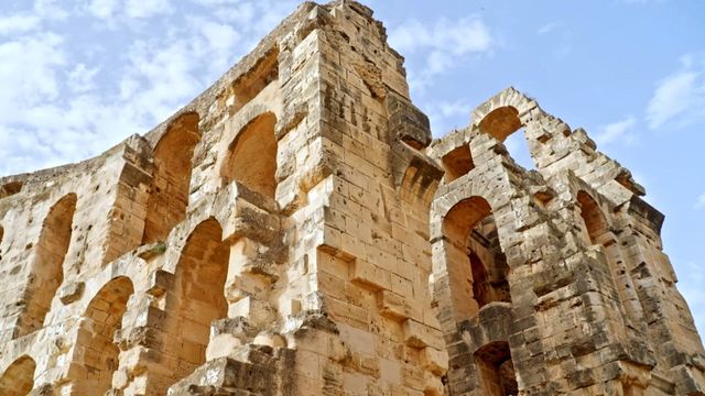 Vignette du programme télé Le Colisée - Les arènes du pouvoir - Saison 1