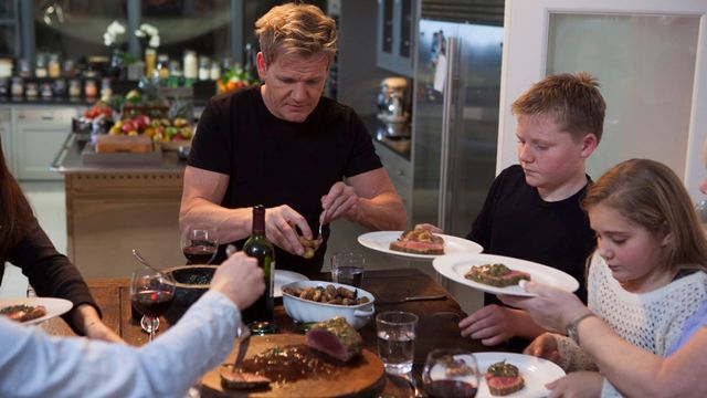 Vignette du programme télé Gordon Ramsay : recettes en famille - Saison 1