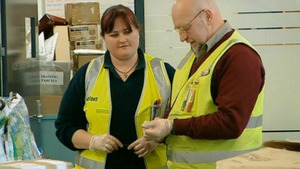 Vignette du programme télé Douanes sous haute surveillance (Melbourne Customs Stories / "Tea" from China / British Passenger John) S4 (3/20)