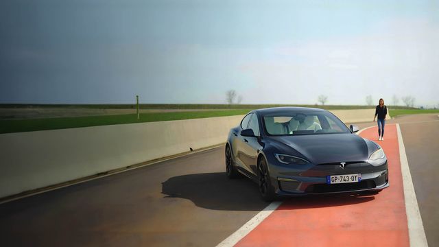 Vignette du programme télé Tesla : les secrets de sa voiture électrique