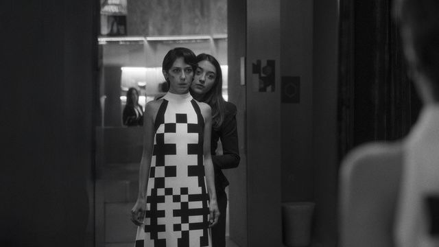 Vignette du programme télé Deux personnes échangeant de la salive