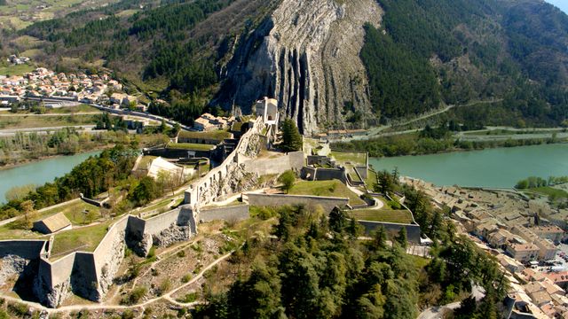 Vignette du programme télé Sisteron : citadelle de tous les défis