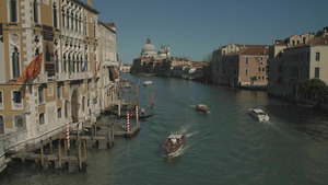 Vignette du programme télé Drôles de villes pour une rencontre (Venise (Italie)) S4 (1/2)