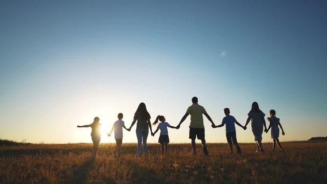 Vignette du programme télé Ma famille extra(ordinaire) - Saison 1