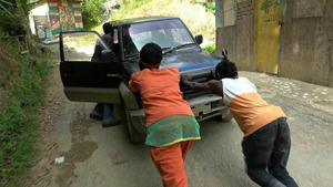 Vignette du programme télé Les routes de l'impossible (Jamaïque, l'île des montagnes bleues) S13 (1/9)