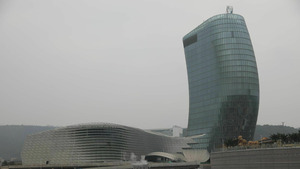 Vignette du programme télé Les défis de la construction *2018 (Un bâtiment de glace sous les tropiques) S1 (n°5)