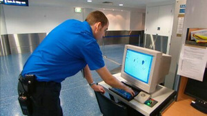 Vignette du programme télé Douanes sous haute surveillance (Columbian Dance Instructor/Suburban Warehouse/Wet & Leaking Box) S3 (17/20)