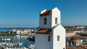 Vignette du programme télé Les 100 lieux qu'il faut voir (Sur le chemin des Basques, de la mer à la montagne) S10 (6/9)