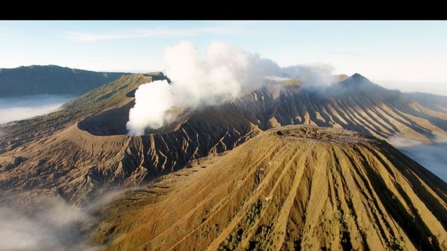 Vignette du programme télé Des volcans et des hommes - Saison 1