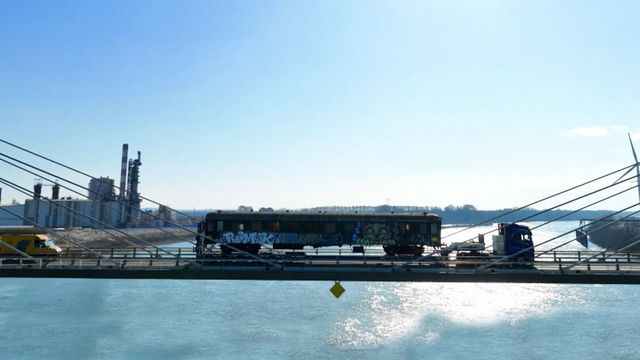 Vignette du programme télé Camions XXL : les rois du convoi exceptionnel - Saison 1