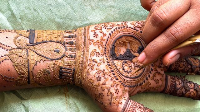 Vignette du programme télé L'art du henné, un chemin vers la liberté