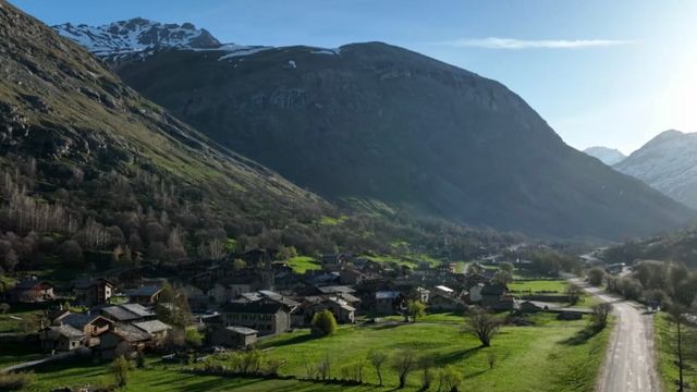Vignette du programme télé Les 100 lieux qu'il faut voir - Saison 9