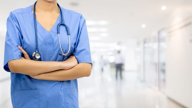 Vignette du programme télé Ces médecins étrangers devenus indispensables