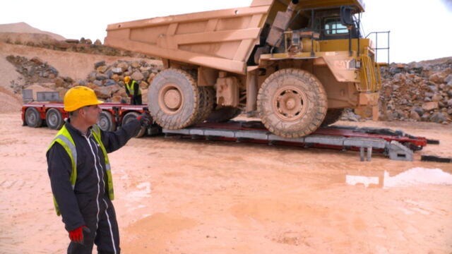 Vignette du programme télé Camions XXL : les rois du convoi exceptionnel