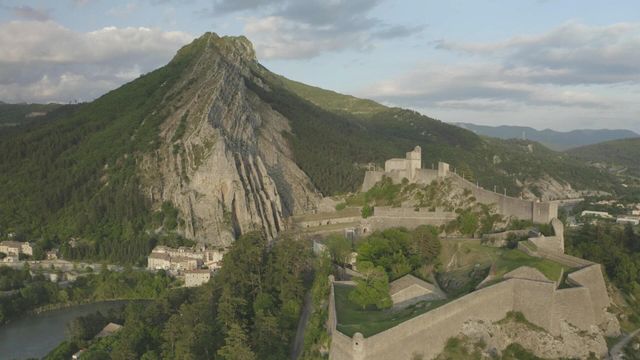 Vignette du programme télé Sisteron : citadelle de tous les défis