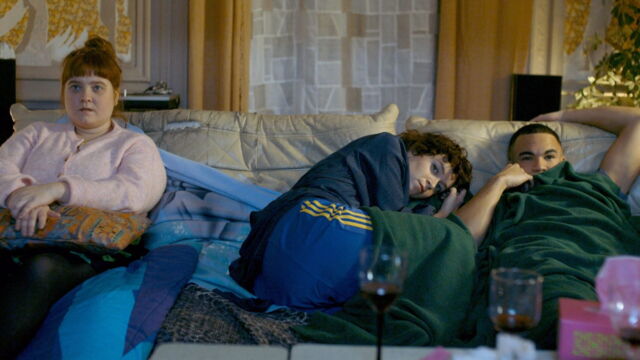 Vignette du programme télé Quelqu'un devrait interdire les dimanches après-midi