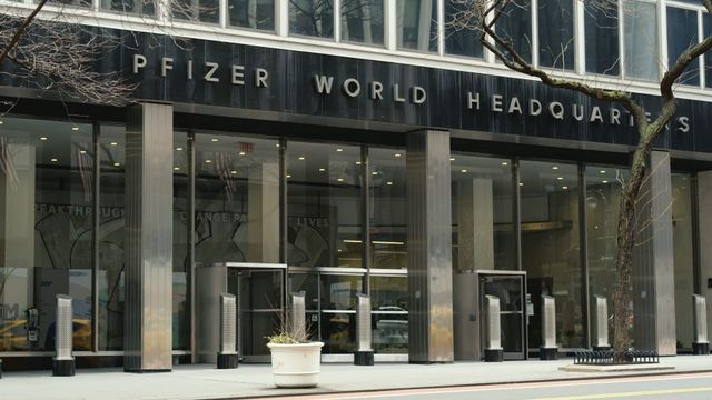 Vignette du programme télé Viagra, l'histoire de la petite pilule bleue