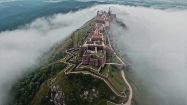 Vignette du programme télé Le siège d'Orléans, la forteresse de Jeanne - Saison 1