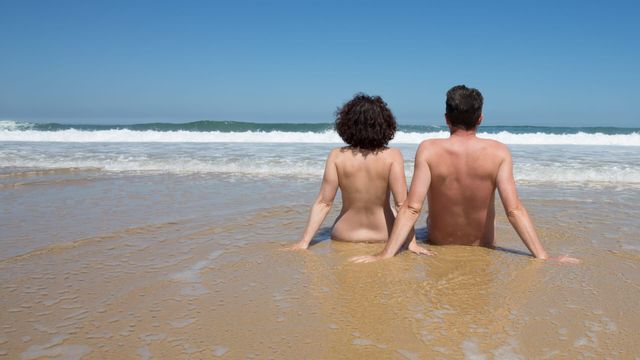 Vignette du programme télé Des nudistes bien chauds