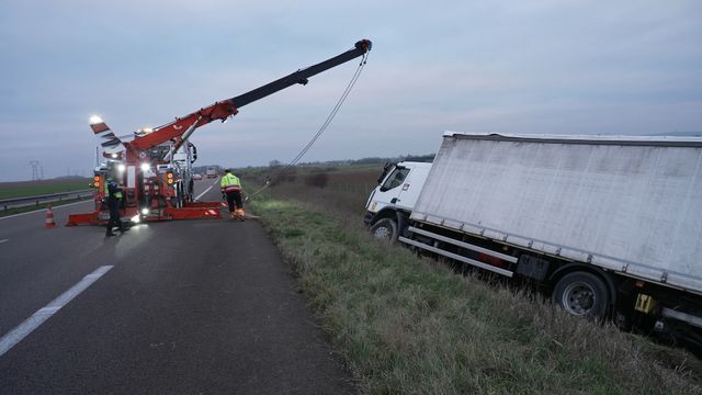 Vignette du programme télé 100 jours avec les dépanneurs de l'autoroute - Saison 3