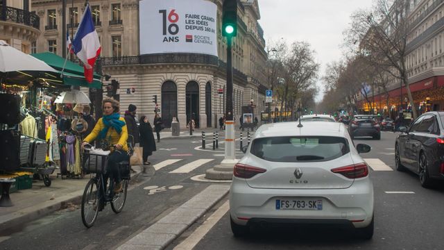 Vignette du programme télé Vélos, voitures : un conflit sans fin à Paris