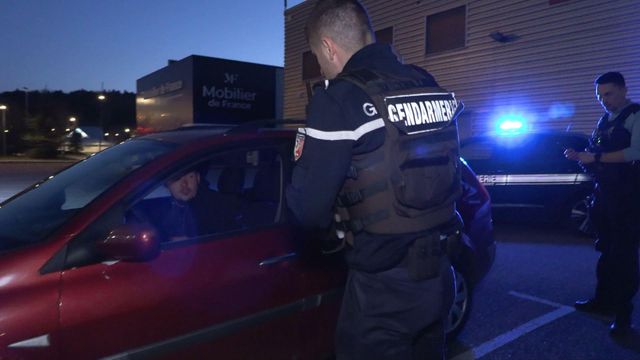 Vignette du programme télé 100 jours avec les gendarmes des Alpes - Saison 1