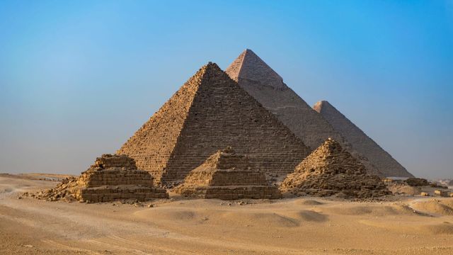 Vignette du programme télé Pyramides : les mystères révélés - Saison 1