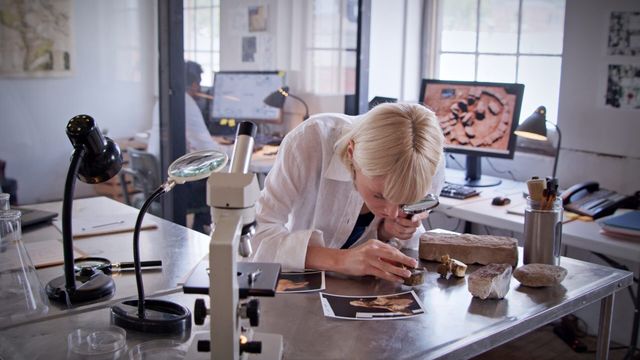 Vignette du programme télé Au-delà de la mort : les secrets des rites funéraires - Saison 1