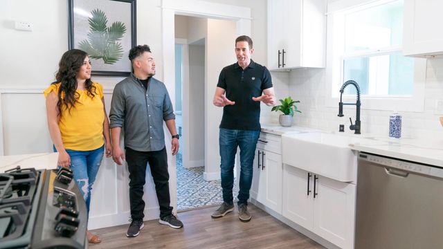 Vignette du programme télé Tarek : le roi de la réno - Saison 1