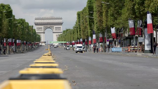 Vignette du programme télé Champs-elysées - Saison 1