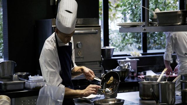 Vignette du programme télé Champs-elysées - Saison 1