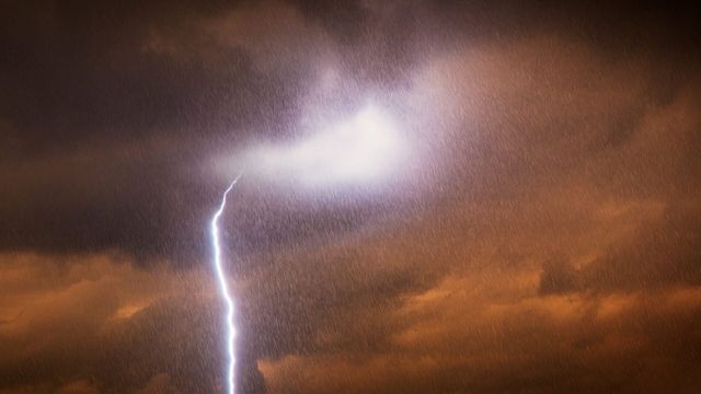 Vignette du programme télé Les 5 vies de la Terre - Saison 1