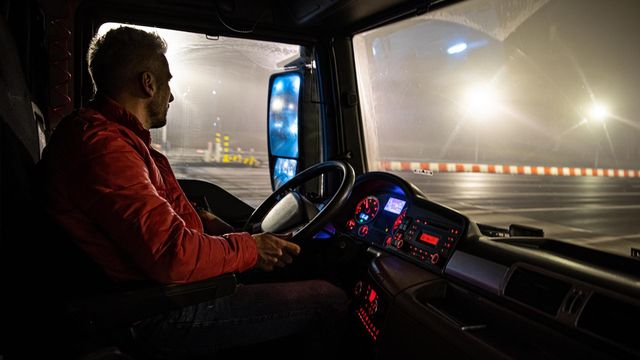 Vignette du programme télé Les routiers : profession chauffeur poids lourd - Saison 1