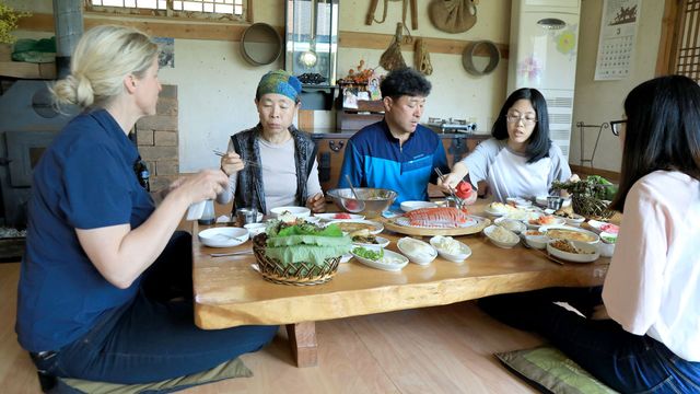 Vignette du programme télé A chaque pays sa recette ! - Saison 1