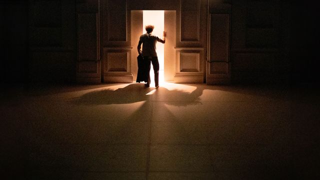 Vignette du programme télé Entre chiens et louves par le Cirque Le Roux au Bon Marché Rive Gauche