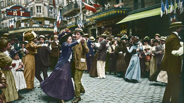 Vignette du programme télé Dans les bals populaires une histoire de la France qui danse