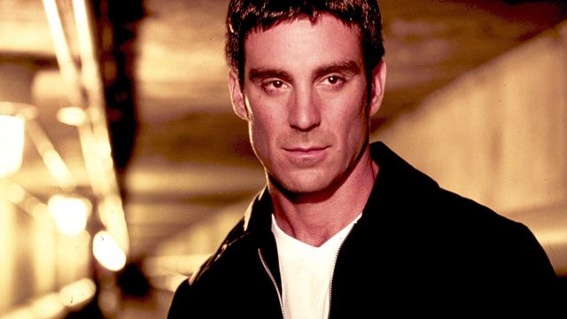 Vignette du programme télé Le Caméléon - Saison 3