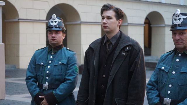 Vignette du programme télé L'ascension fulgurante: vers l'effondrement - Saison 3