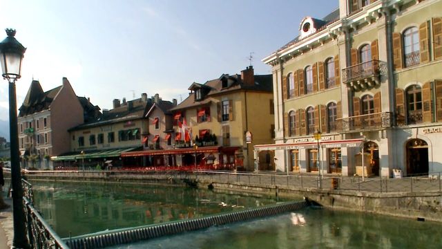 Vignette du programme télé Les carnets de Julie