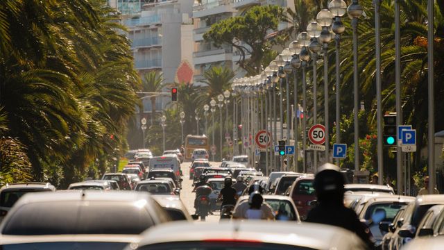 Vignette du programme télé Embouteillages, parkings : dans l'enfer de la route