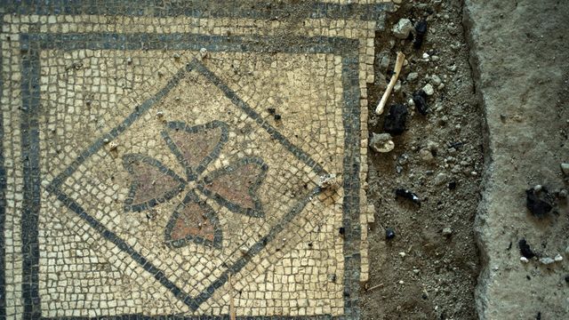 Vignette du programme télé Pompéi, les secrets de la femme aux bijoux