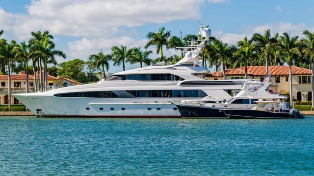 Vignette du programme télé La colère contre les yatchs de luxe